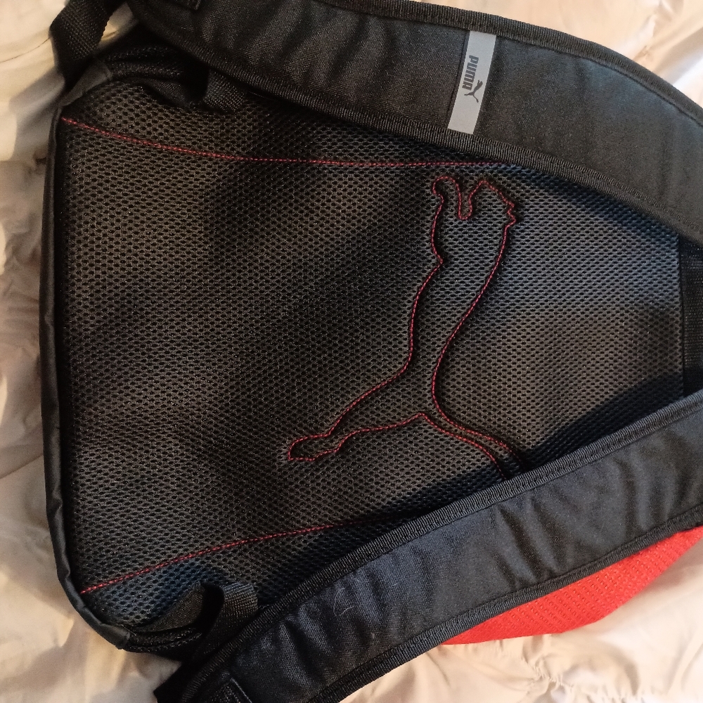 NWT PUMA Red/black Newcomer Backpack - Picture 10 of 11